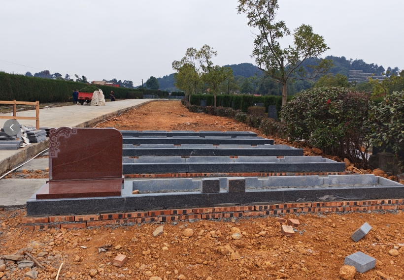 为回馈新老客户，特推出三款活动价墓型，售完即止。